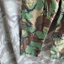 Lade das Bild in den Galerie-Viewer, British Army DPM 1968 Pattern Camouflaged Combat Trousers - Size 30&quot; Waist
