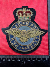 Lade das Bild in den Galerie-Viewer, British RAF Royal Air Force Bullion Embroidered Blazer Badge
