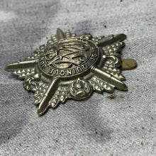 Load image into Gallery viewer, WW1 British Army Machine Gun Corps MGC Cap Badge
