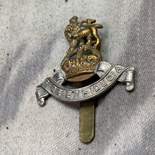 Lade das Bild in den Galerie-Viewer, Original WW2 British Army Royal Army Pay Corps Cap Badge
