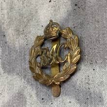 Charger l&#39;image dans la galerie, Original WW2 British Army Royal Armoured Corps Cap Badge
