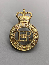 Charger l&#39;image dans la galerie, Genuine British Army Royal Horse Guards Cap Badge
