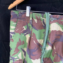 Charger l&#39;image dans la galerie, Genuine British Army DPM Camouflaged Combat Trousers Lightweight - Size 85/80/96
