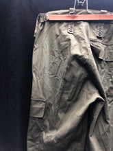 Charger l&#39;image dans la galerie, Genuine British Army OD Green Lightweight Combat Trousers - Size 80/84/100 - The Militaria Shop
