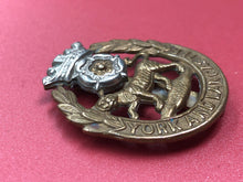 Charger l&#39;image dans la galerie, Original WW2 British Army Cap Badge - York and Lancaster Regiment
