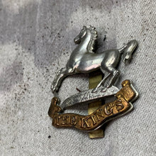 Lade das Bild in den Galerie-Viewer, Origianl WW2 British Army The King&#39;s (Liverpool) Regiment Cap Badge
