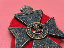 Lade das Bild in den Galerie-Viewer, Original WW2 British Army Kings Crown Cap Badge - The Kings Royal Rifle Corps
