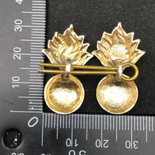Charger l&#39;image dans la galerie, Original British Collar Badge Pair - Royal Artillery - The Militaria Shop
