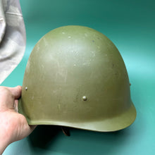 Lade das Bild in den Galerie-Viewer, Original WW2 Russian Army Ssh 40 Combat Helmet - Post War Reissued
