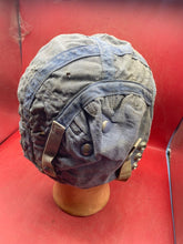 Charger l&#39;image dans la galerie, Original Royal Air Force RAF Cold War Period G Type Blue Canvas Flying Helmet.
