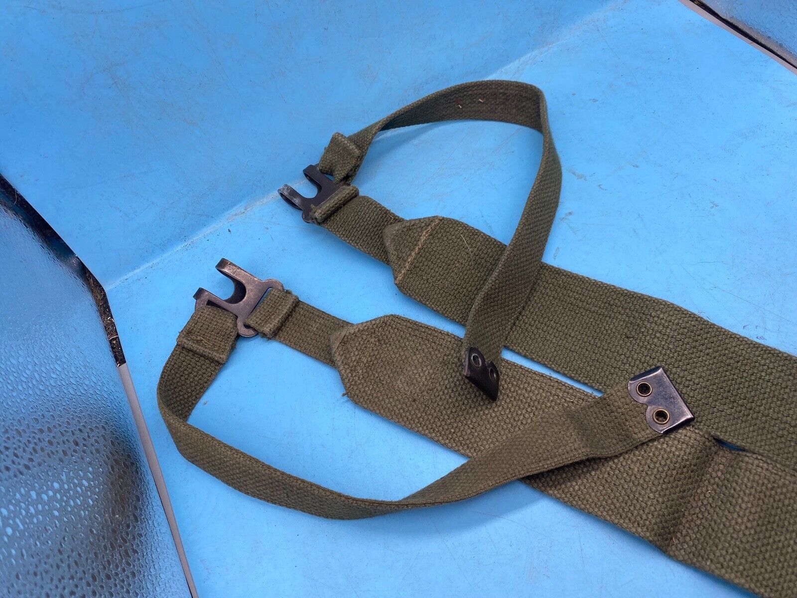 Original Pair of British Army 37 Pattern Khaki Canvas L-Straps - The Militaria Shop