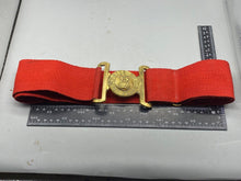 Lade das Bild in den Galerie-Viewer, Original British Army WW1 / WW2 Officers Red Belt and Gilt Kings Crown Buckle
