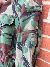 Charger l&#39;image dans la galerie, Original British Army 1968 Pattern Combat Smock Jacket - Size 2 - 40&quot; Chest
