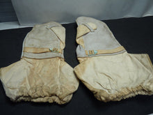 Load image into Gallery viewer, Original WW2 Pattern British Army White Camouflaged Gloves / Gunners Mittens
