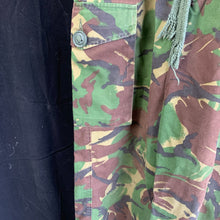 Charger l&#39;image dans la galerie, Genuine British Army DPM Camouflaged Combat Trousers Lightweight - Size 80/72/88
