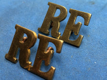 Load image into Gallery viewer, Original Pair of WW1/WW2 Brass British Army Shoulder Title - RE Royal Engineers
