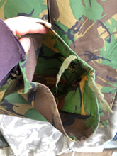 Lade das Bild in den Galerie-Viewer, Genuine British Army DPM Camouflage Waterproof Trousers - Leg 78cm Waist 90cm
