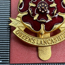 Load image into Gallery viewer, Genuine British Army Queen&#39;s Lancashire Regiment Cap Badge
