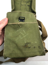 Charger l&#39;image dans la galerie, Original WW2 British Army Assault Lightwieght Gas Mask Bag
