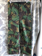 Charger l&#39;image dans la galerie, Genuine British Army DPM Camouflage Waterproof Trousers - Leg 78cm Waist 80cm
