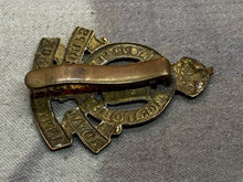 Load image into Gallery viewer, Original WW1 / WW2 British Army - Royal Army Ordnance Corps Cap Badge
