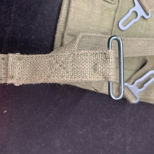 Charger l&#39;image dans la galerie, Genuine British Army 58 Pattern Webbing Kidney Pouch Set - Good Condition
