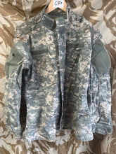 Charger l&#39;image dans la galerie, Geuine US Combat Uniform - Medium Regular - 41&quot; Chest
