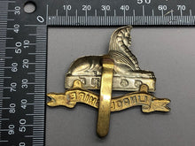 Lade das Bild in den Galerie-Viewer, Original British Army WW2 Lincolnshire Regiment Cap Badge
