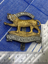 Charger l&#39;image dans la galerie, Original WW1 / WW2 British Army Royal Leicestershire Regiment Cap Badge
