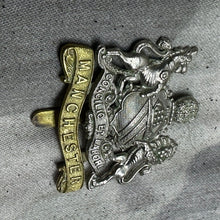 Charger l&#39;image dans la galerie, Original WW2 British Army Cap Badge - Manchester Regiment
