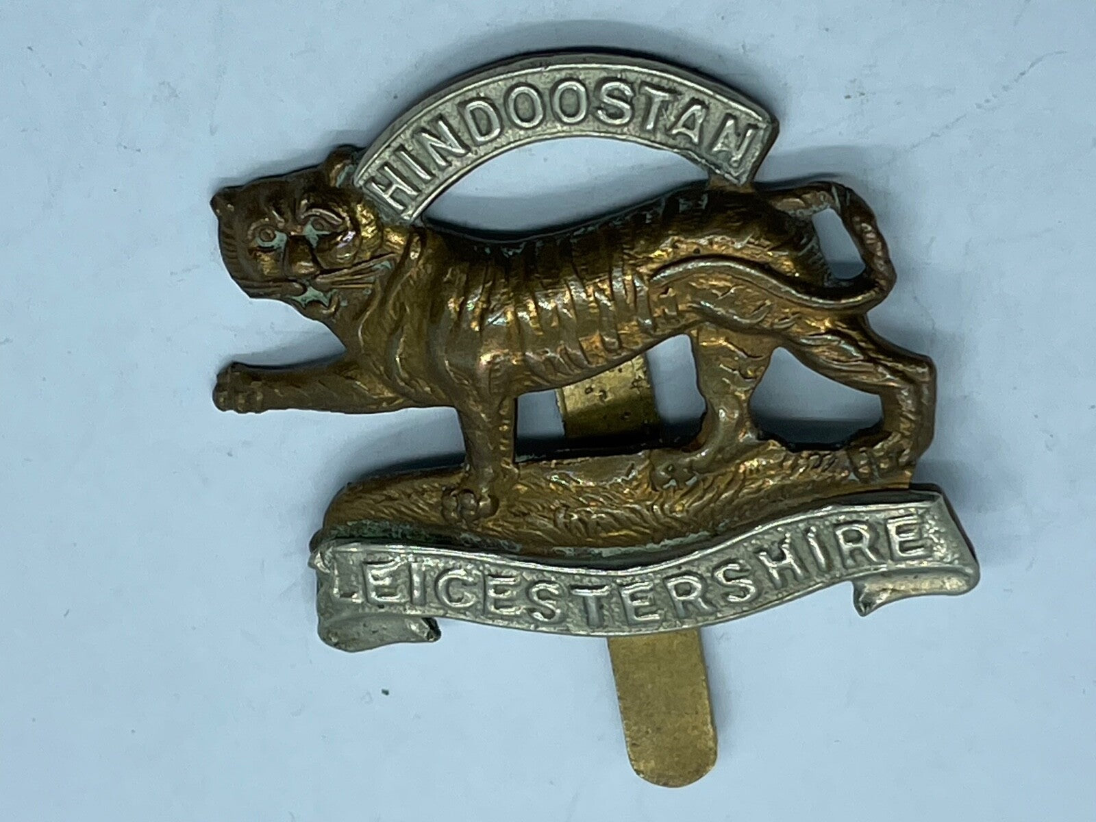Original WW1 / WW2 British Army Leicestershire Regiment Cap Badge - The Militaria Shop