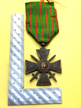 Load image into Gallery viewer, Original WW1 French Croix du Guerre Medal - 1914 - 1917 with Ribbon
