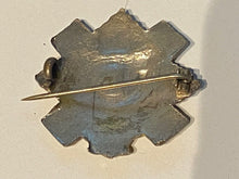 Load image into Gallery viewer, Original WW1 / WW2 British Army - Highland Light Inf Regiment Sweetheart Brooch
