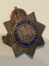 Load image into Gallery viewer, Original WW1 / WW2 British Army - The Devonshire Regiment Sweetheart Brooch
