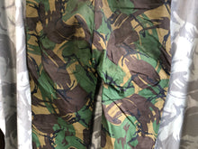 Lade das Bild in den Galerie-Viewer, Genuine British Army DPM Waterproof Trousers - Size 78/100
