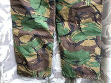 Lade das Bild in den Galerie-Viewer, Genuine British Army DPM Camouflage Waterproof Trousers - Leg 78cm Waist 90cm
