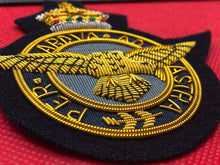 Charger l&#39;image dans la galerie, British RAF Royal Air Force Bullion Embroidered Blazer Badge
