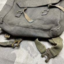 Lade das Bild in den Galerie-Viewer, Original WW2 British Army / RAF 37 Pattern Webbing Small Pack &amp; L Straps Set
