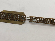 Charger l&#39;image dans la galerie, Original British Army Pair of Royal Signals Regiment Shoulder Titles
