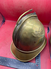 Charger l&#39;image dans la galerie, Original Early 1900&#39;s French Fire Brigade Helmet with Liner &amp; Chinstrap
