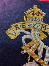 Lade das Bild in den Galerie-Viewer, British Army Bullion Embroidered Blazer Badge - R.E.M.E Engineers - King&#39;s Crown
