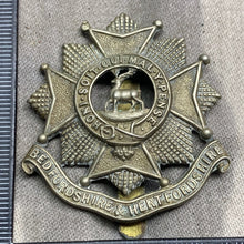 Load image into Gallery viewer, Original WW2 British Army Bedfordshire &amp; Hertfordshire Regiment Cap Badge
