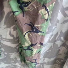 Charger l&#39;image dans la galerie, British Army DPM 1968 Pattern Camouflaged Combat Trousers - Size 30&quot; Waist
