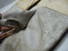 Load image into Gallery viewer, Original WW2 Pattern British Army White Camouflaged Gloves / Gunners Mittens
