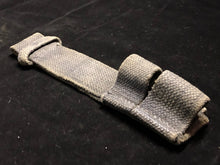 Charger l&#39;image dans la galerie, Original WW2 Pattern British Army 37 Pattern No.4 Stick Bayo Webbing Frog
