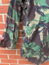 Lade das Bild in den Galerie-Viewer, Genuine British Army DPM Camouflaged Combat Jacket - Size 180/96
