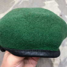 Lade das Bild in den Galerie-Viewer, Genuine British Army Beret - Intelligence Corps - Size 54 - The Militaria Shop
