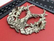 Load image into Gallery viewer, Original WW1/WW2 Gordon Highlanders Cap Badge
