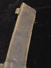 Charger l&#39;image dans la galerie, Original WW2 Pattern British Army 37 Pattern No.4 Stick Bayo Webbing Frog
