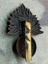 Load image into Gallery viewer, Original WW1 / WW2 British Army Royal Fusiliers City of London Cap Badge
